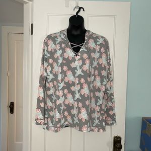 Women’s Plus Size Long Sleeve Hoodie Top size 22/24 Gray With Pastel Flowers